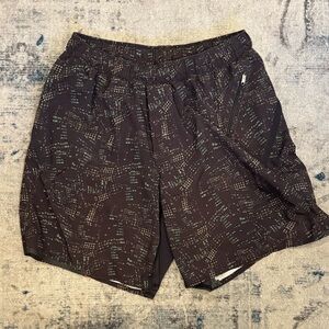 Men's lululemon lined Black Patterned pace breaker yoga Shorts - M